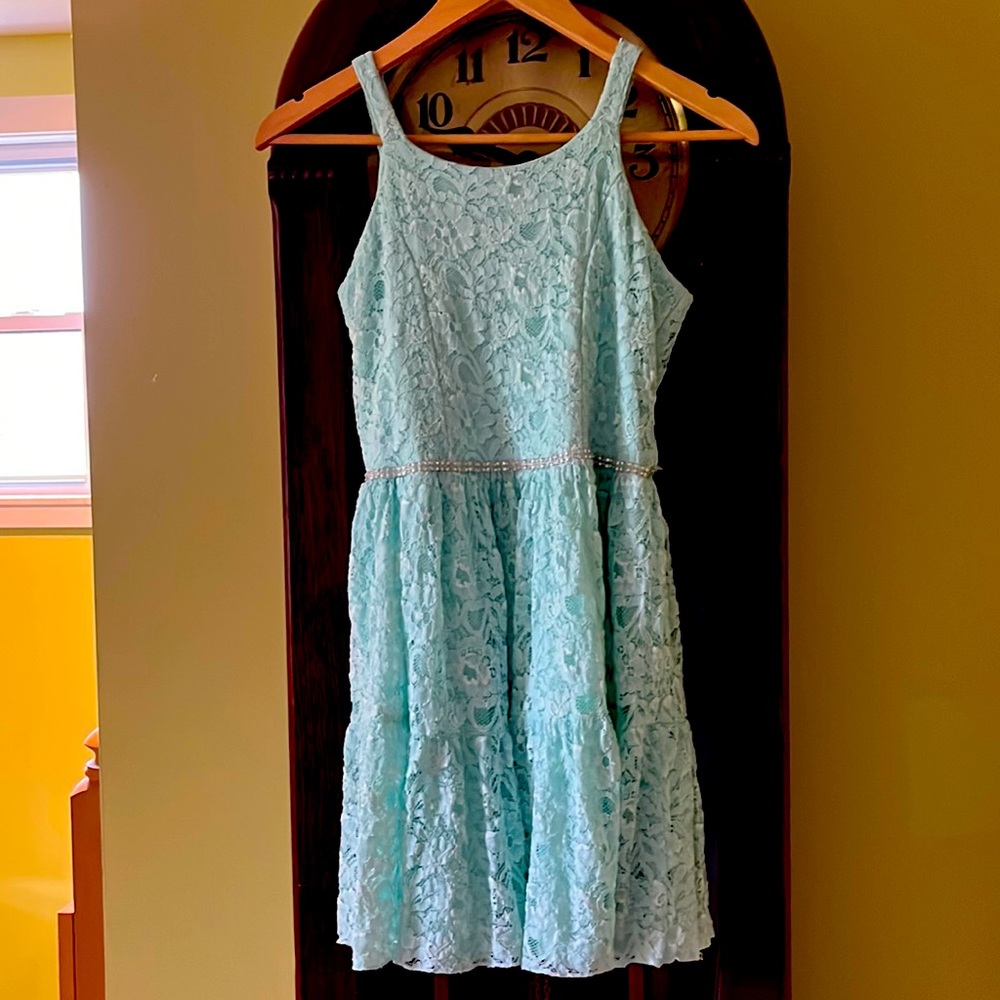 Like new girls sea foam green dress 14/16